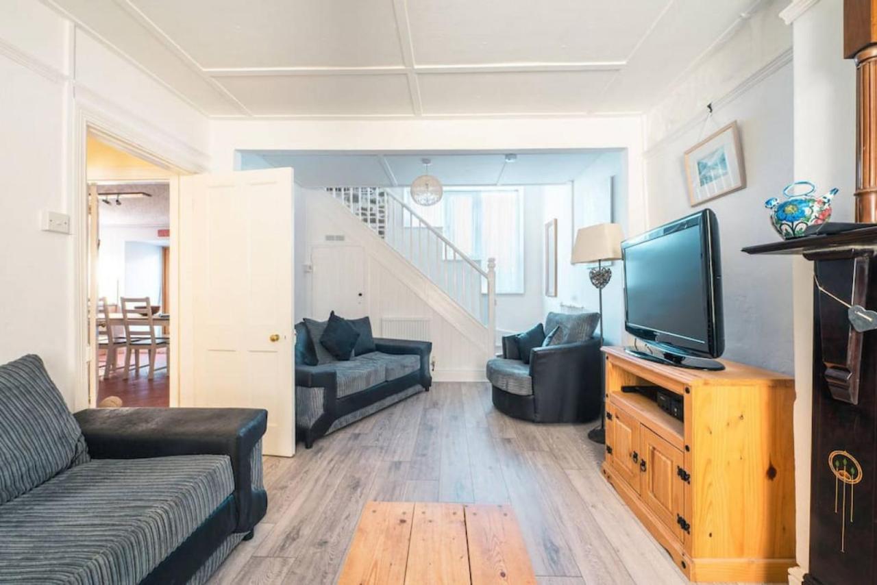 Cosy Welsh Cottage In St Davids Centre With Garden Exterior photo