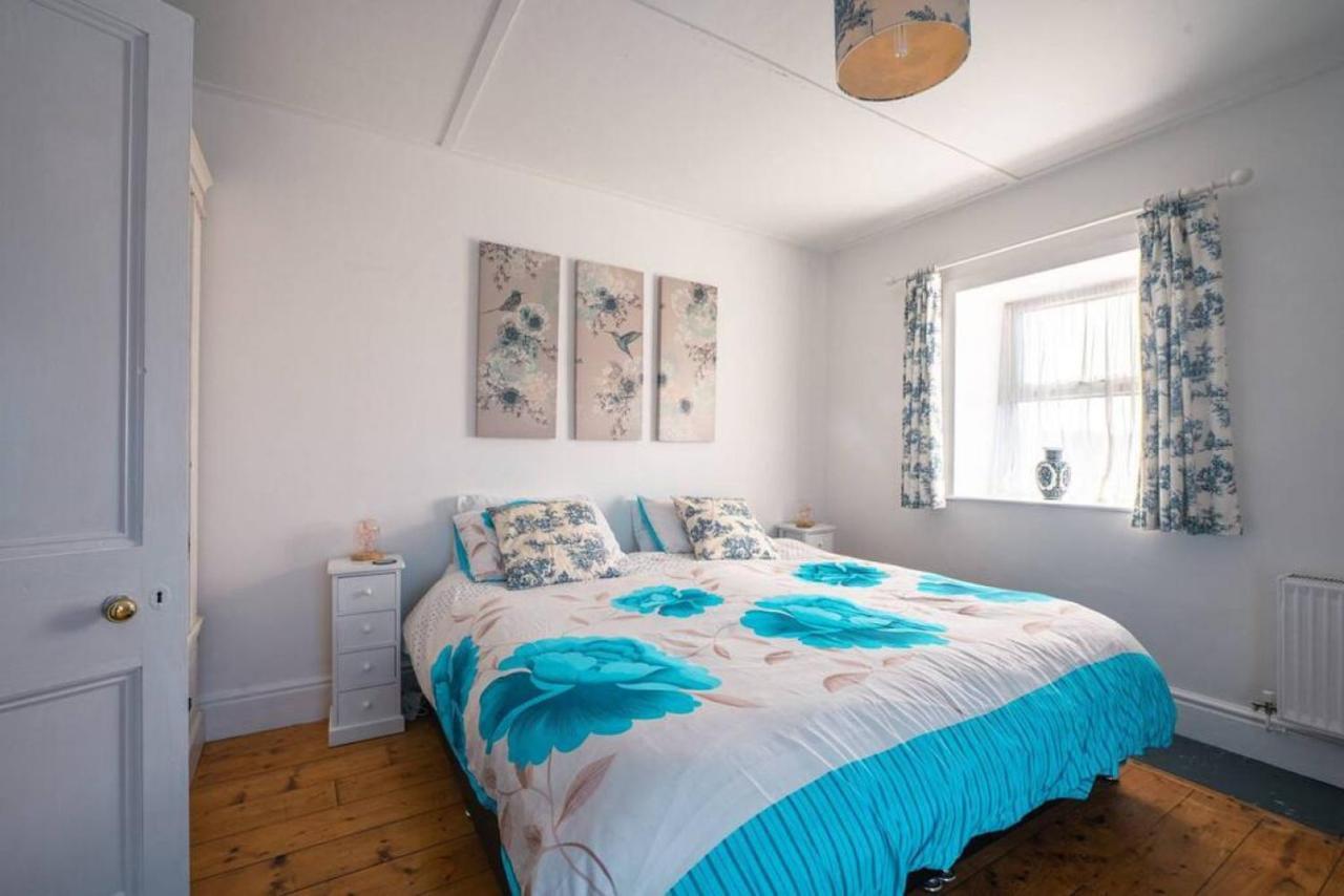 Cosy Welsh Cottage In St Davids Centre With Garden Exterior photo