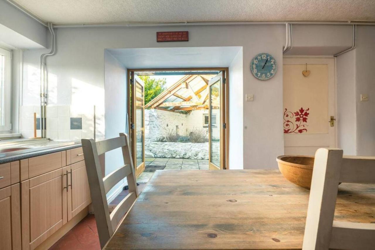 Cosy Welsh Cottage In St Davids Centre With Garden Exterior photo