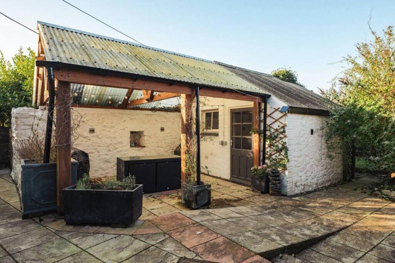 Cosy Welsh Cottage In St Davids Centre With Garden Exterior photo